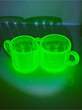 Anchor Hocking Vintage uranium glass creamer and sugar set Block Optic